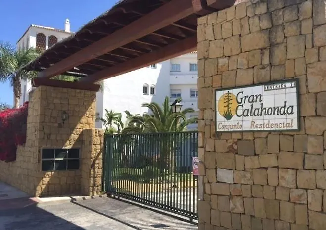 Luxury Garden Apartment - Walking Distance To The Sea Sitio de Calahonda 0*,