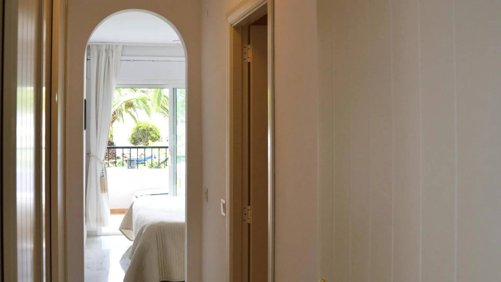 Luxury Garden Apartment - Walking Distance To The Sea Sitio de Calahonda 0*,  Spain