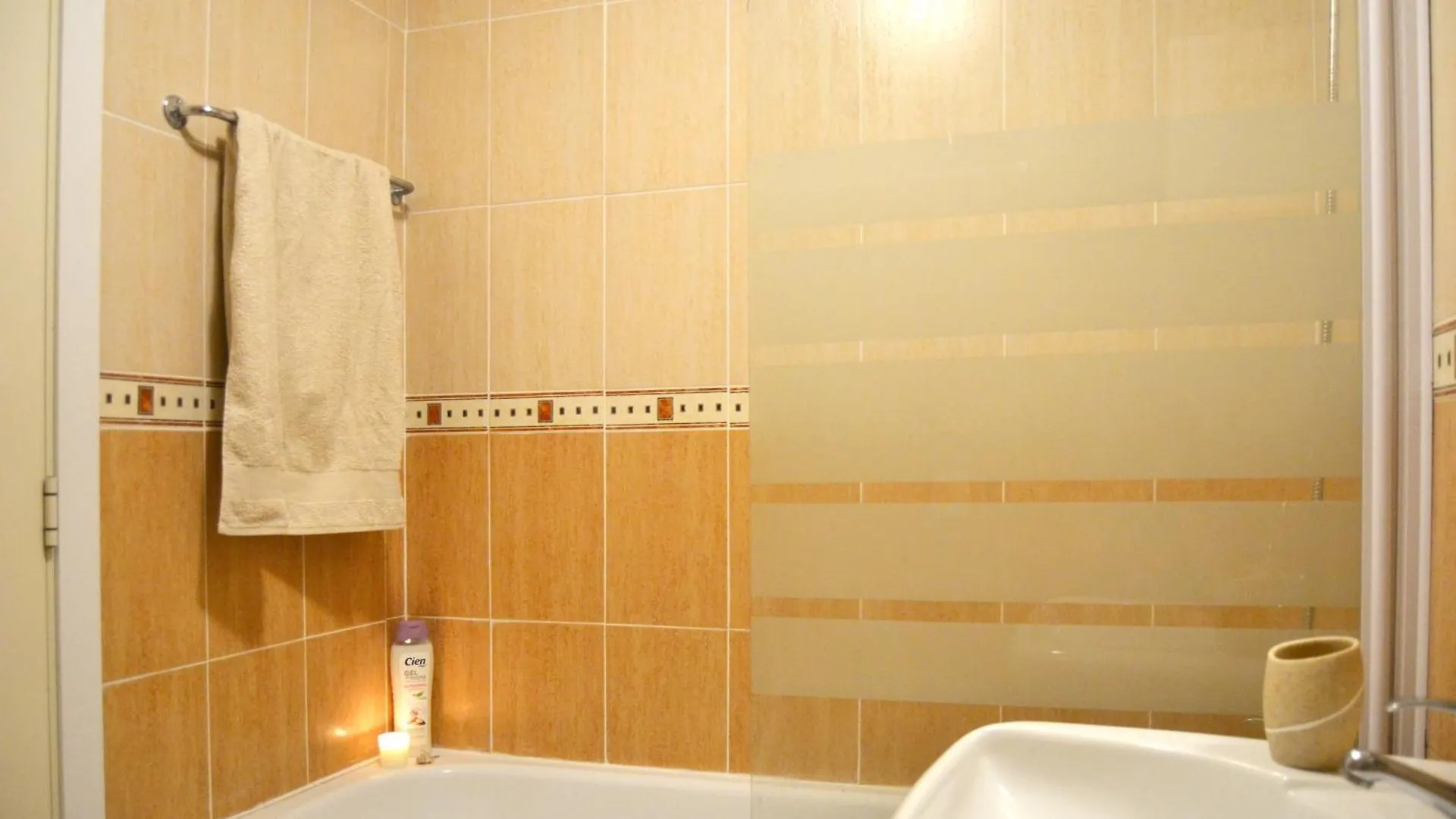 Luxury Garden Apartment - Walking Distance To The Sea Sitio de Calahonda