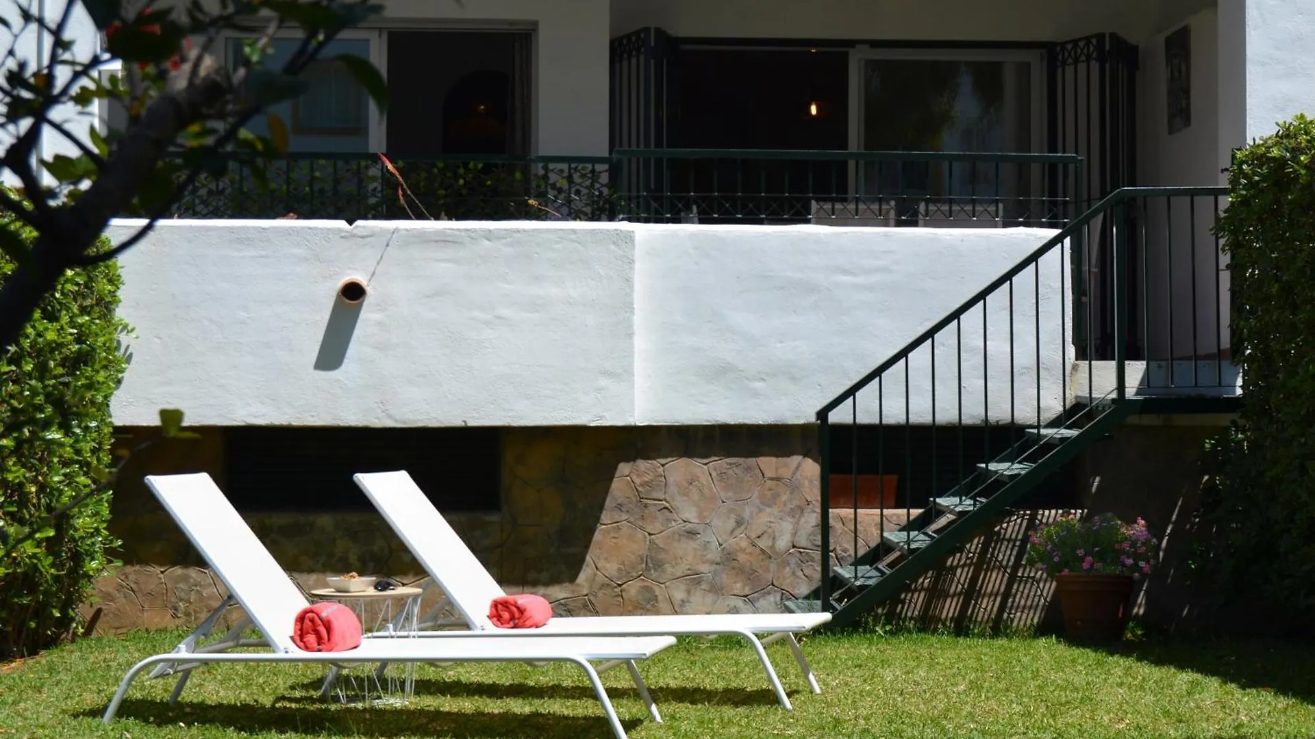 Luxury Garden Apartment - Walking Distance To The Sea Sitio de Calahonda